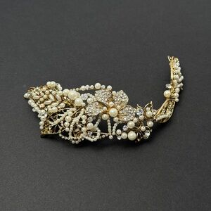 Elegant Gold & Pearl Floral Hairpiece